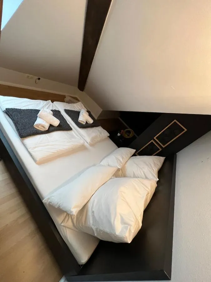 Moderne Galerie-Wohnung! Zentral-A8-B17 Wifi Gersthofen